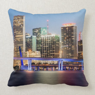 Coussin Horizon lumineux de Miami du centre au crépuscule