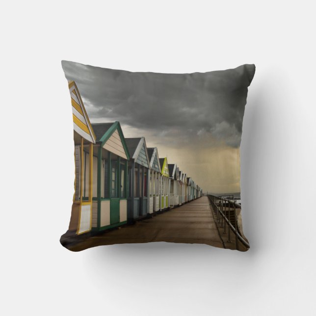 Coussin Huttes de plage dans un orage | Southwold d'été (Recto)
