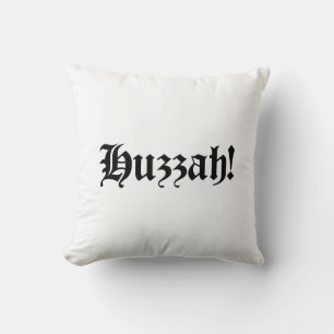 Coussin Huzzah ! {Typographie médiévale}