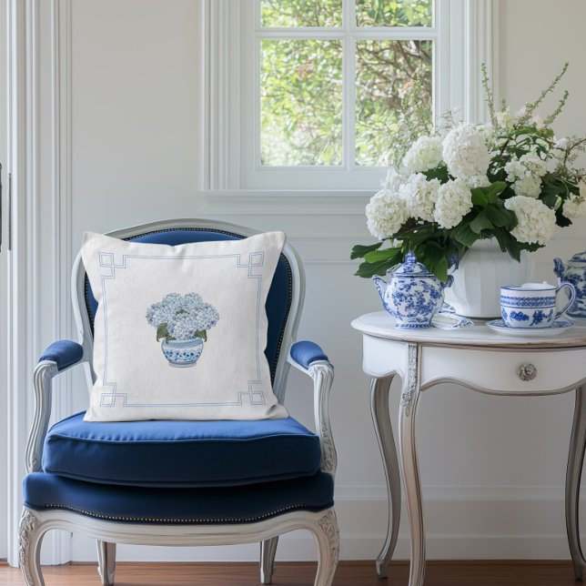 Coussin Hydrangea Grandmillennial bleu en Chinoiserie  (Créateur téléchargé)
