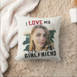 Coussin I Love My Girlfriend Grunge Photo personnalisée<br><div class="desc">Super cadeau pour ton copain ! Coussin photo sur mesure disant I LOVE MY GIRLFRIEND in sporty grunge typographie dans une découpe de masque cool en détresse. Personnalisation simple et facile !</div>