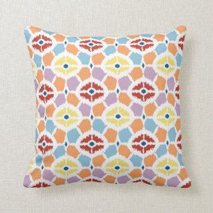 Coussin Ikat coloré de diamants géométrique