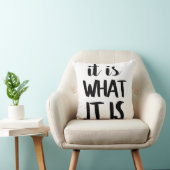 Coussin Il est ce qui est il (Chaise)