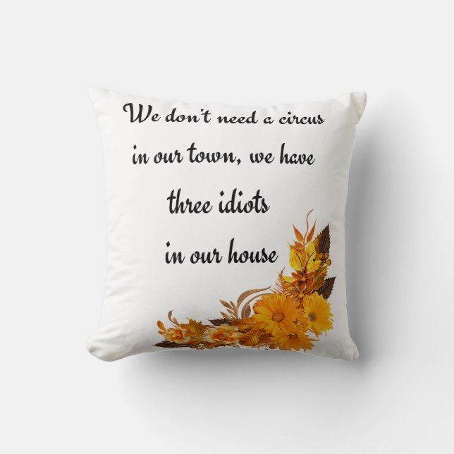 Coussin Il y a 3 Idiots dans notre maison Throw Pillow (Recto)