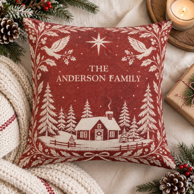 Coussin Impression de bloc d'art folklorique rouge Cabane  (Custom family name holiday pillow featuring a red folk art block print winter cabin design.)