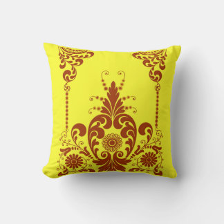 Coussin imprimé fleurs jaunes et volutes