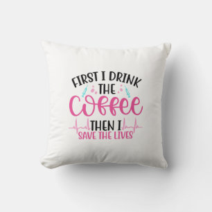Coussin Infirmière cadeau d'abord je bois le café