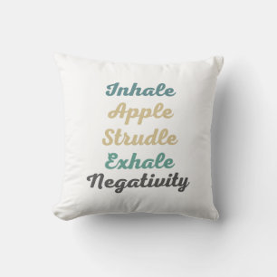 Coussin Inhale Pomme Strudle Exhale Négativité Thaillow