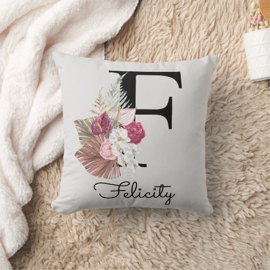 Coussin Initiale F rose brodée (Couverture)