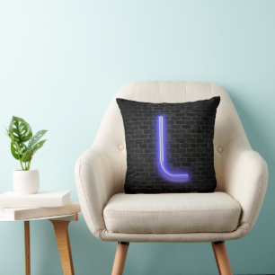 Coussin Initiale L dans Neon Marquee sur brique