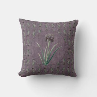 Coussin Iris noir sur une tapisserie antique