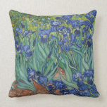 Coussin Iris par Vincent van Gogh<br><div class="desc">Les iris par Vincent van Gogh, huile sur la toile 1889, est une peinture d'une correction de la floraison, violet brillant et l'iris blanc fleurit dans un jardin d'agrément. Peint de la vie pendant le séjour de l'artiste dans Arles dans les sud de la France, les constructions de peinture courtes,...</div>
