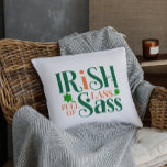 Coussin Irish Lass Plein De Sass Drôle St Patrick's Day<br><div class="desc">Irish Lass Plein De Sass Drôle St Patrick's Day. Si vous êtes un Lass Irlandais plein de Sass? Alors ce drôle de design de St. Patrick's Day est parfait pour vous! La seule chose à porter pour célébrer le pays des leprechauns le jour de la Saint Patrick. Vert et orange....</div>