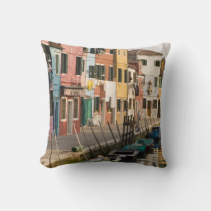 Coussin Italie, Burano. Maisons colorées qui bordent un