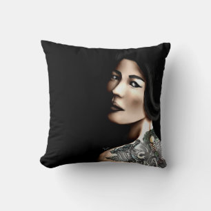 Coussin Japonaise tatouée