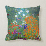 Coussin Jardin aux fleurs Gustav Klimt<br><div class="desc">Un gîte ou un jardin fleuri de ferme tel que peint par Gustav Klimt.</div>