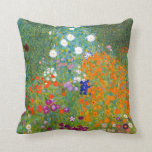 Coussin Jardin d'agrément par le cru de Gustav Klimt<br><div class="desc">Art vintage de Bauerngarten/jardin d'agrément/jardin de cottage peint en 1905 par le symboliste et l'artiste autrichiens Gustav Klimt (1862-1918) de Nouveau d'art</div>