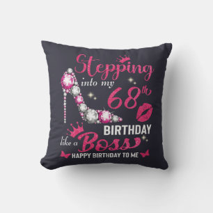 Coussin J'arrive à mon 68e anniversaire comme un t-shirt d