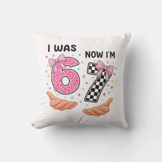 Coussin J'avais 6 ans maintenant j'ai 7 ans jolis chiffres (Recto)