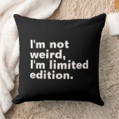 Coussin Je ne suis pas bizarre Je suis en édition limitée, (Couverture)