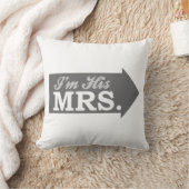 Coussin Je suis sa Mme (la flèche grise) (Couverture)