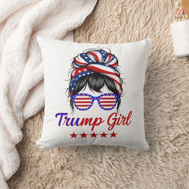 Coussin Je suis une fille Trump, Messy Bun Election 2024 (Couverture)