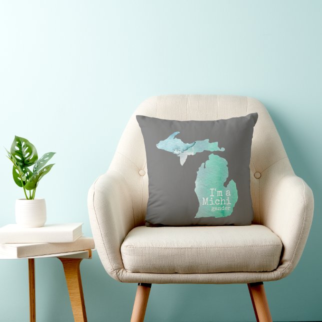 Coussin Je suis une Silhouette Michigan Michigan sur Grey (I'm A Michigander Michigan Silhouette On Gray Throw Pillow from The Michigander!)