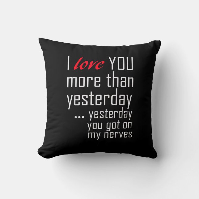 Coussin Je t'aime plus qu'hier Conception romantique  (Recto)