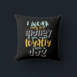 Coussin Je Travaille Pour L'Argent Drôle Citation De Fidél<br><div class="desc">Je travaille pour de l'argent. Si vous voulez de la loyauté, louez un chien. Un design drôle et sarcastique sur la loyauté et la loyauté envers quelqu'un qui le mérite. Marchandises de citations cool et humoristiques pour nous rappeler la réalité de travailler pour une entreprise. Parfait pour célébrer la Journée...</div>