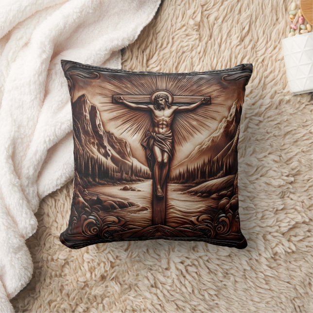 Coussin Jésus Crucifié au milieu des montagnes majestueuse (Couverture)