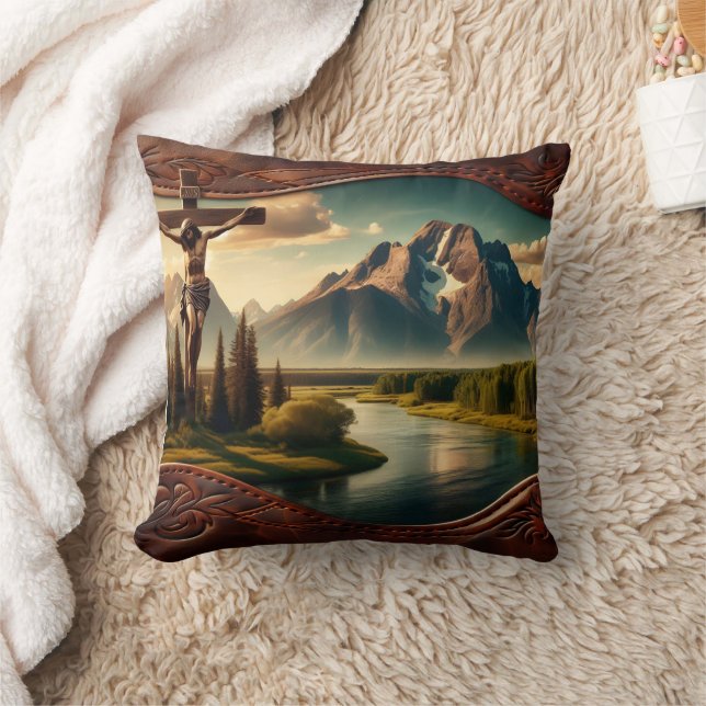 Coussin Jésus Crucifié Devant Les Montagnes Majestueuses (Couverture)