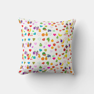 coussin jetable à motif de fruits et de cœurs
