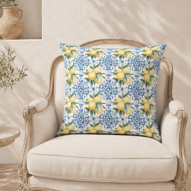 Coussin jeté bleu au citron à l'aquarelle (elegant mediterranean lemon french provincial blue yellow throw pillow)