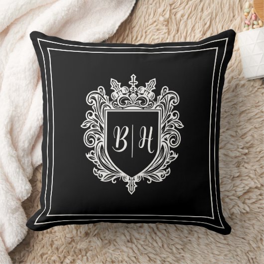 Coussin jeté noir avec initiales de crête de coupl (Couverture)