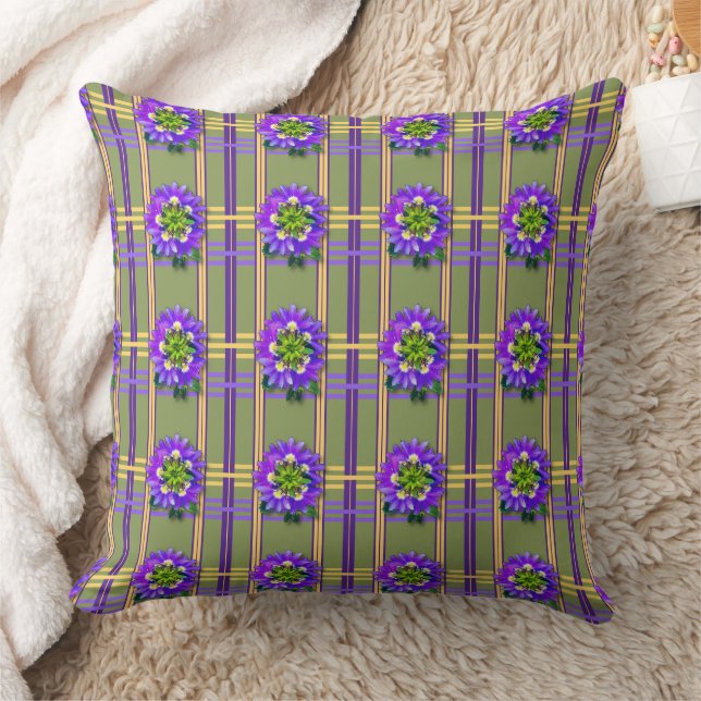 Coussin jeté vert mousse avec fleurs violettes (Couverture)