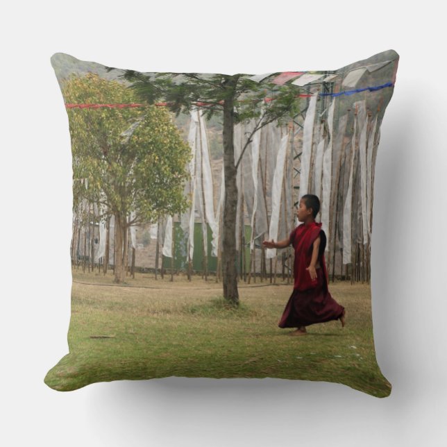 Coussin Jeune moine et drapeaux de prière (Recto)