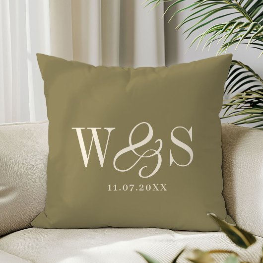 Coussin Jeunes mariés élégants vert olive initial