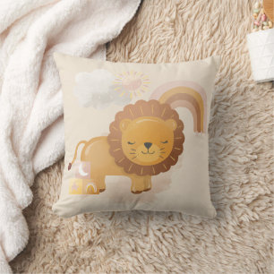 Coussin Joli bébé lionceau & arc-en-ciel bohème sur beige