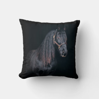 Coussin Joli cheval de poulain noir arrière - plan