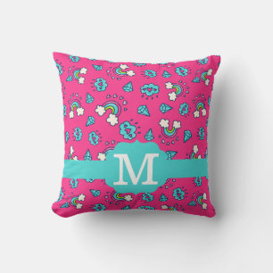 Coussin Joli motif de monogramme avec arc-en-ciel, cœurs e