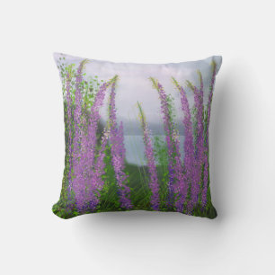Coussin Jolies fleurs de lupin au bord du lac