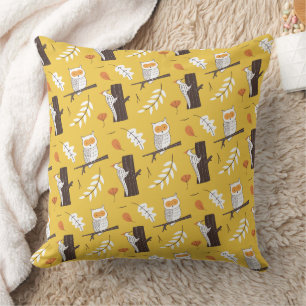 Coussin Jolis hiboux et pics jaune moutarde de la forêt