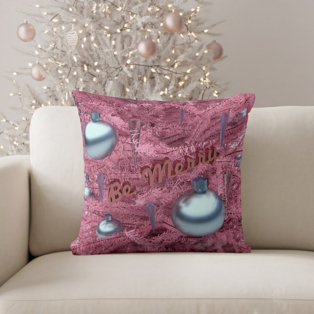 Coussin Joyeux arbre de Noël rose Festif Jeu d'oreiller (Be Merry this holiday season with this pretty pink Christmas tree throw pillow!)