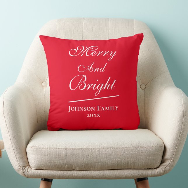 Coussin Joyeux Et Lumineux Script Chic Noël Rouge ("Merry And Bright' cheerful chic red Christmas throw pillow.)
