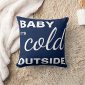 Coussin Joyeux Noël bleu marine "Baby it's Cold Outside" (Couverture)