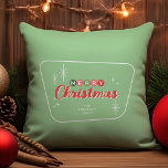 Coussin Joyeux Noël moderne rétro du milieu du siècle<br><div class="desc">Ajoutez une touche de charme rétro à votre maison avec cet oreiller festif de Noël ! Ce design moderne du milieu du siècle présente le texte "Joyeux Noël" dans une typographie d'inspiration vintage. L'arrière - plan est vert clair accentué par les étoiles de style années 1950, les flocons de neige....</div>