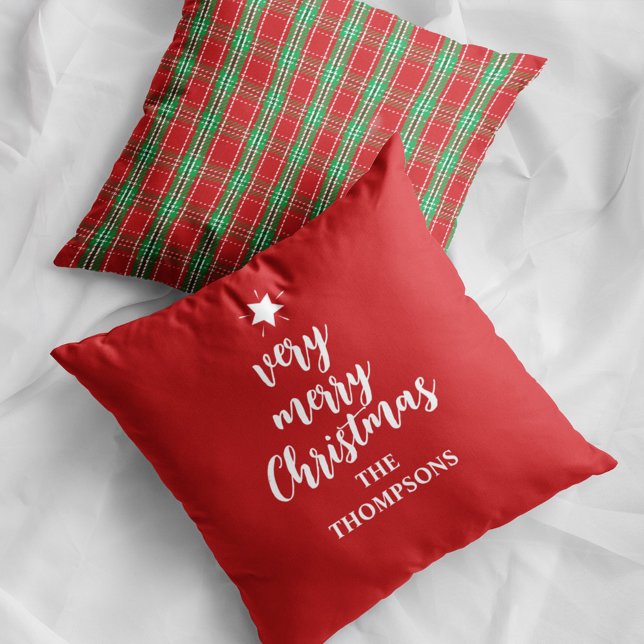 Coussin Joyeux Noël typographie rouge Personnalisé (Merry Christmas red plaid custom throw pillow)