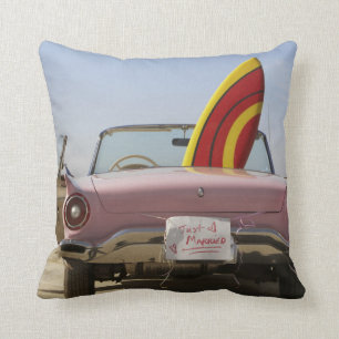 Coussin Juste signe et planche de surf mariés