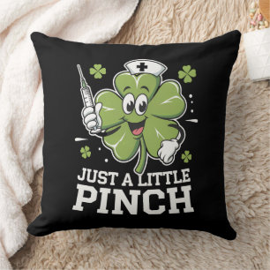 Coussin Juste un petit pincement infirmière Saint-Patrick
