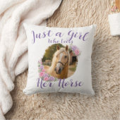 Coussin Juste une fille qui aime son cheval violet (Couverture)